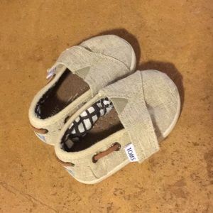 Baby Toms size 4